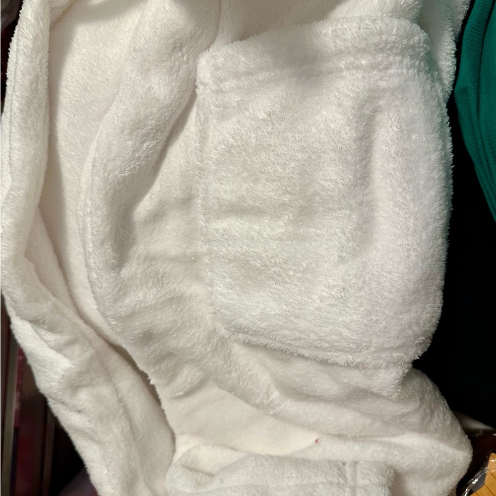Cocus Pocus BRRRR IT'S COLD IN HERE BATHROBE NEW - Picture 4 of 11
